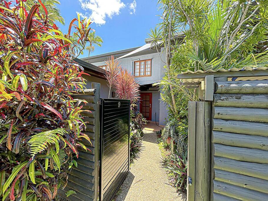 Vila Oasis, In Leafy Whitfield. Edge Hill Exteriér fotografie